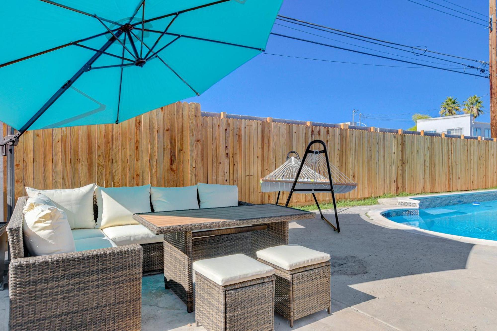 Lady Luck Oasis Large Pool Central Dogs Welcome Las Vegas Esterno foto